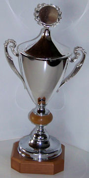 POKAL mit Holzsockel