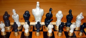 SCHACHFIGUREN aus Kunstharz "V&ouml;gel" KH 135mm